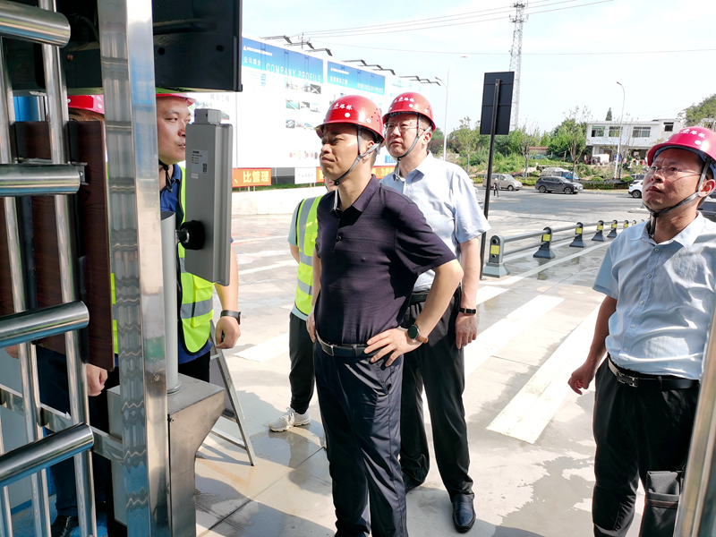 公司黨委副書記、總經(jīng)理張俊一行到桃花科創(chuàng)產(chǎn)業(yè)園項(xiàng)目調(diào)研指導(dǎo)工作1