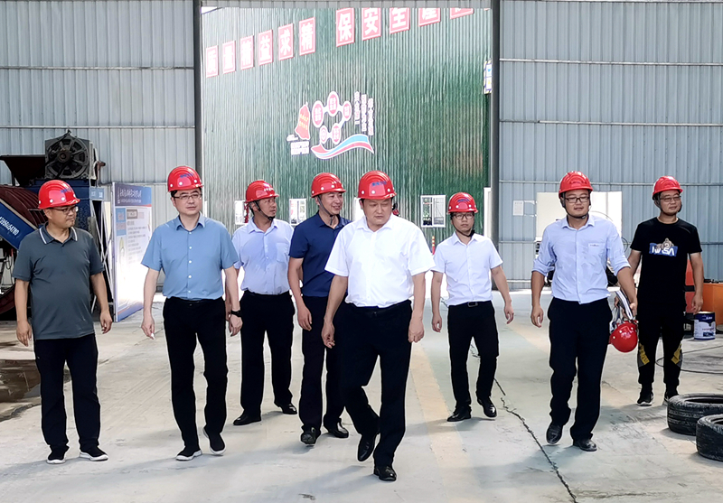 淮南市交通運(yùn)輸局黨組書記、局長(zhǎng)李輝到S16合周壽縣預(yù)制標(biāo)檢查指導(dǎo) - 副本