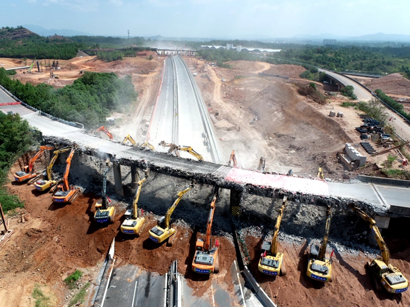歷時17小時，上饒東樞紐互通項(xiàng)目橋梁拆除圓滿完成3