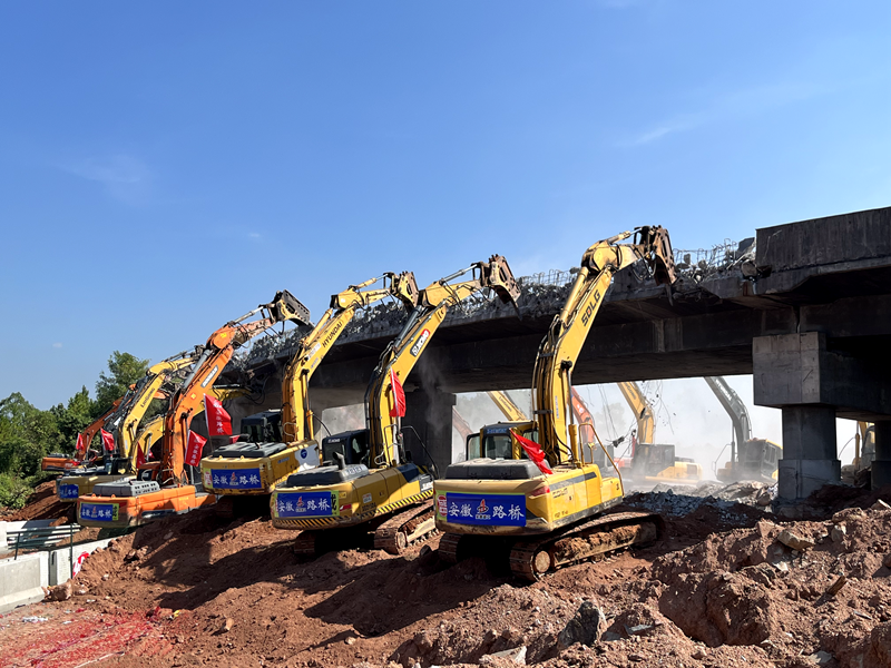 歷時17小時，上饒東樞紐互通項(xiàng)目橋梁拆除圓滿完成1