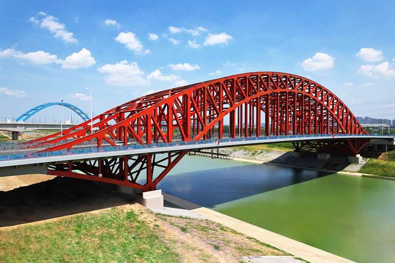圖4派河特大橋全貌-國內(nèi)第一座鋼桁架拱-箱型梁混合結構橋梁