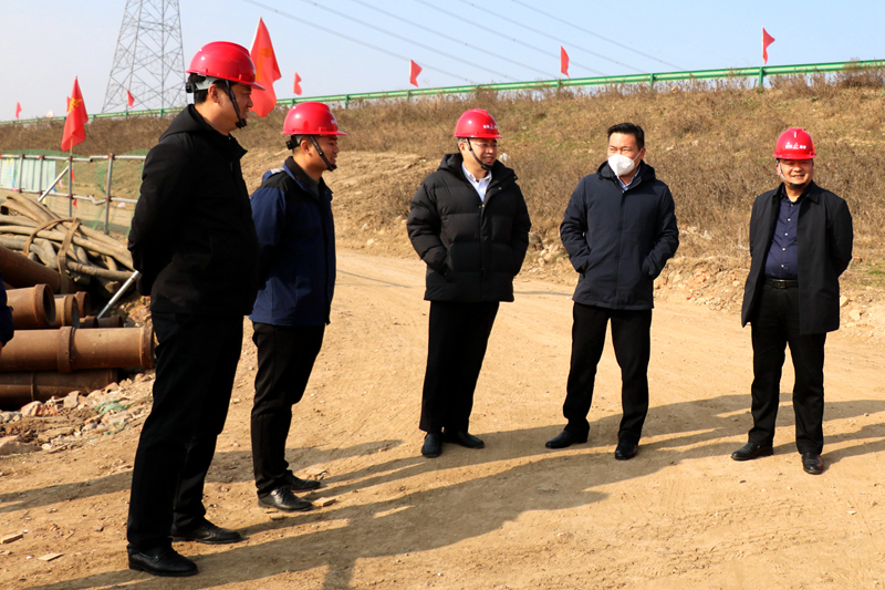 公司黨委書(shū)記、董事長(zhǎng)錢(qián)申春調(diào)研S247(圍烏路)改建工程四期項(xiàng)目建設(shè) (2)