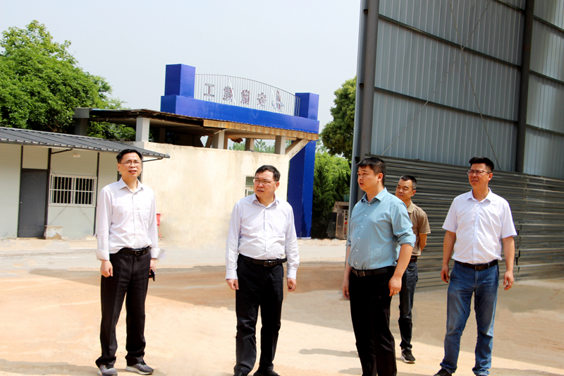 安徽省公路管理服務(wù)中心黨委委員、副主任尹平到G236項目02標(biāo)督導(dǎo)檢查